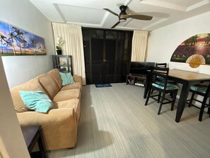 Smart TV, DVD player, ping pong, books - PARADISE at the Hawaiian Princess Resort Oahu - Hawaii 1 Bedroom. Well Appointed (Waianae)