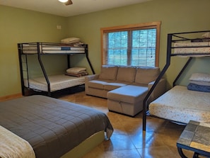 5 chambres, bureau, fer et planche à repasser, accès au Wi-Fi (inclus)