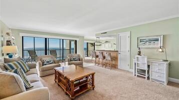 House, 2 Bedrooms | Living room | TV