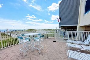 Condo, 2 Bedrooms | Property grounds