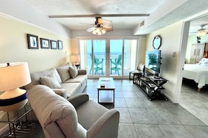 Condo, 2 Bedrooms | Living area