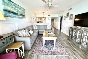 Condo, 3 Bedrooms | Living area