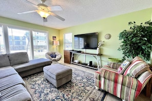 Condo, 2 Bedrooms | Living area