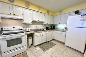 Condo, 2 Bedrooms | Private kitchen