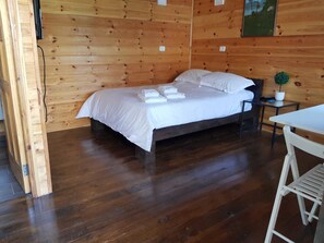 Cabin, 1 Double Bed, Non Smoking | Desk, soundproofing, free WiFi, bed sheets