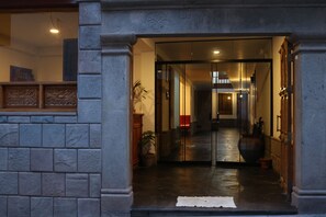 Façade de l’hébergement - soirée/nuit