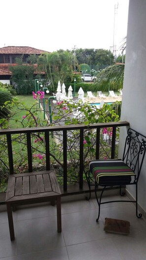 Casa conforto, para não fumantes, vista para a piscina | Vista da sacada