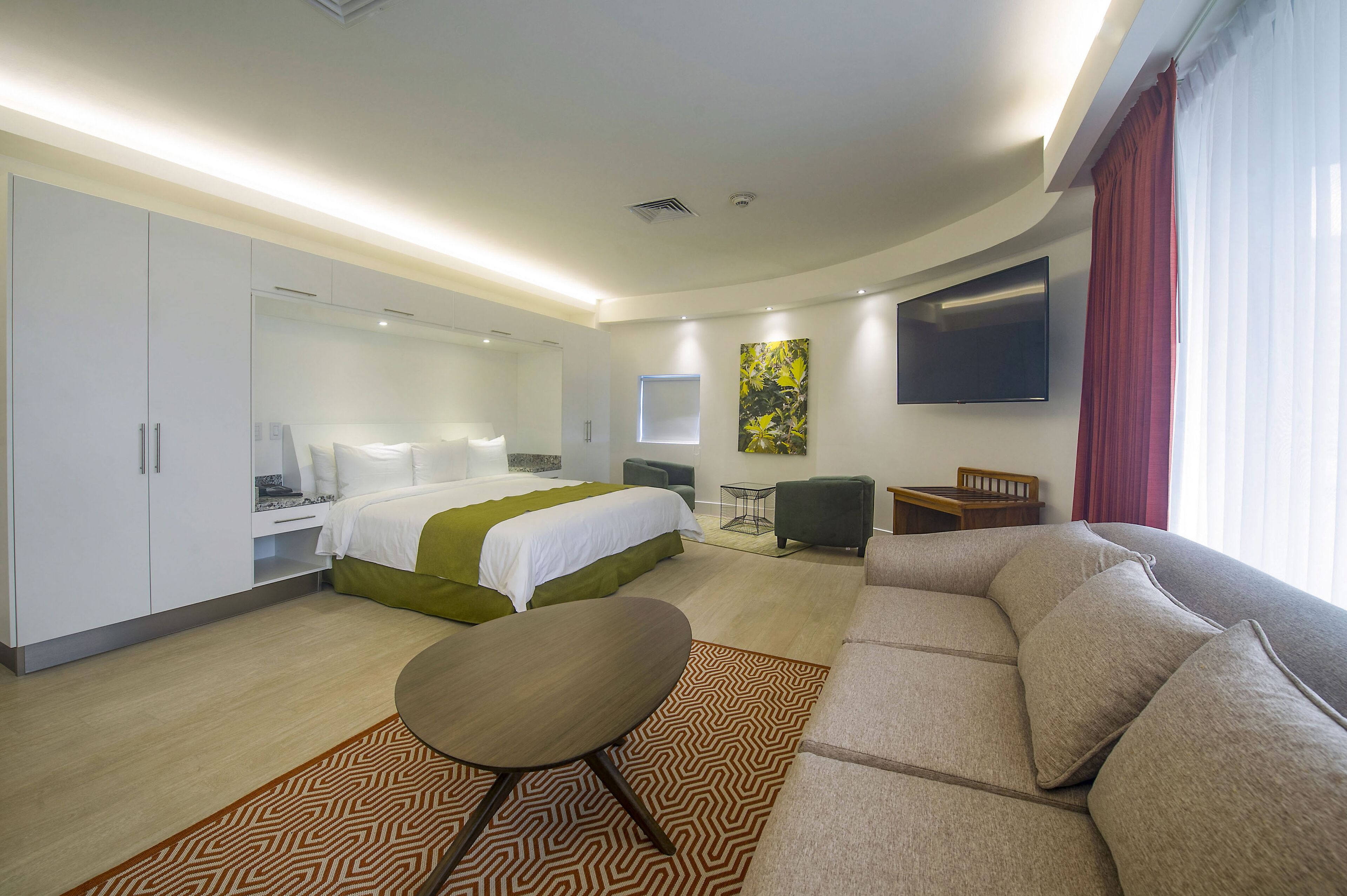 Suite Gales | In-room safe, individually decorated, individually furnished, desk