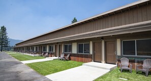 Vista frontal de la propiedad