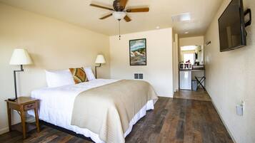 Standard Room, 1 King Bed, Non Smoking | Premium bedding, pillow-top beds, bed sheets, wheelchair access