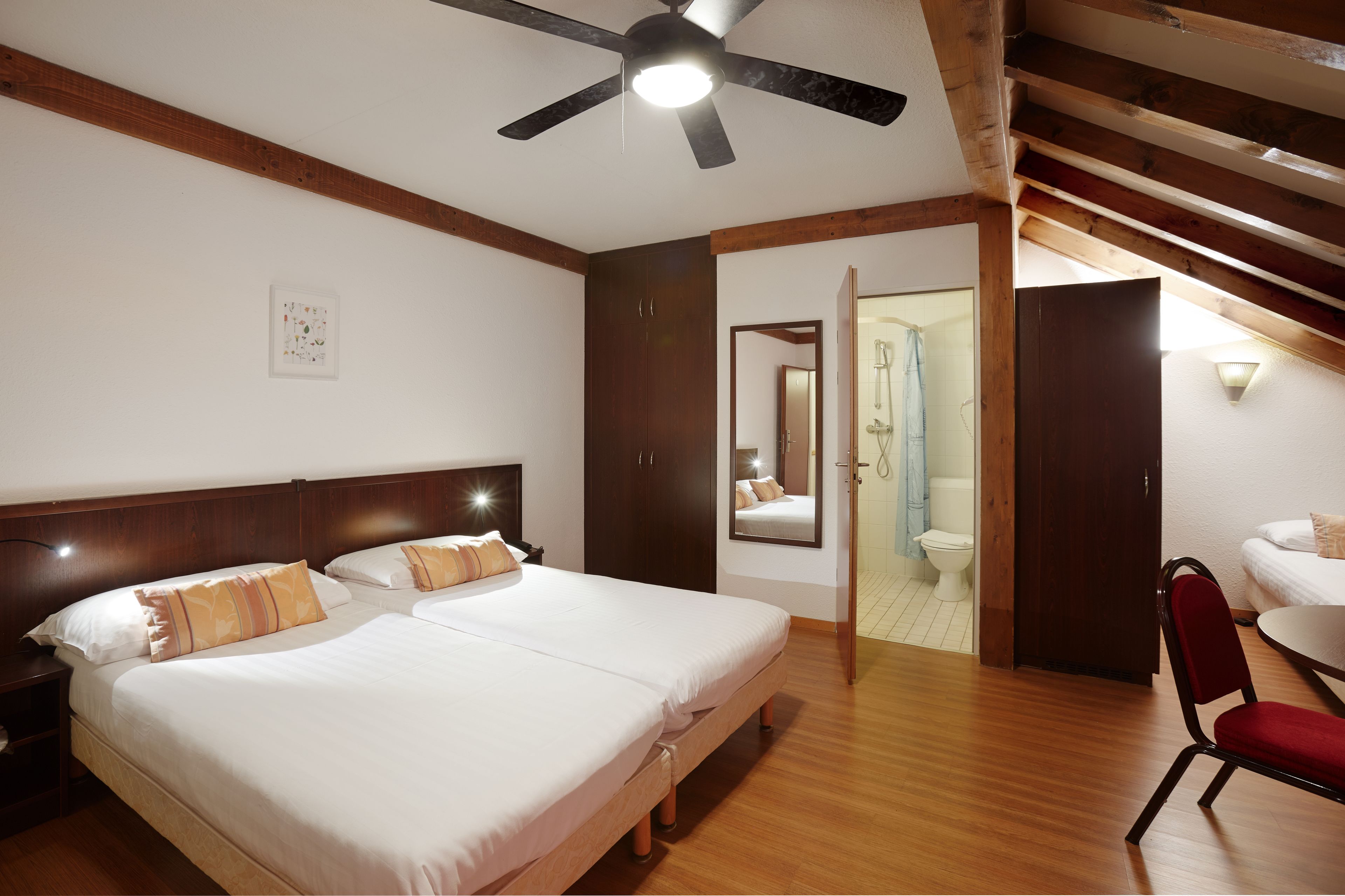 Classic Triple Room, 3 Single Beds, Non Smoking | In-room safe, desk, soundproofing, iron/ironing board