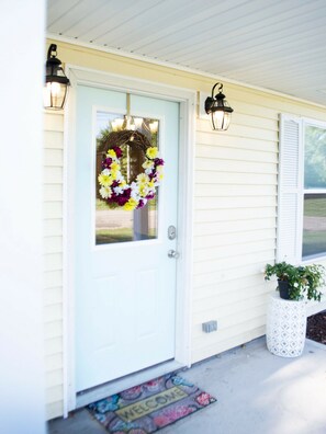 Property entrance - Dawson Retreats 407 (Hamilton)