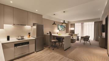 1 室のベッドルーム、高級寝具、羽毛の掛け布団、ミニバー