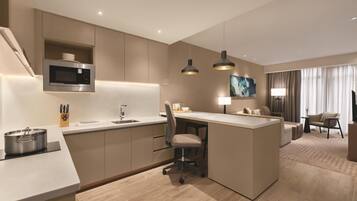 1 室のベッドルーム、高級寝具、羽毛の掛け布団、ミニバー