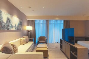 Kitchen Studio Two Twin Bed with sofa bed | 1 bedroom, premium bedding, down comforters, in-room safe - Hyatt House Chengdu Pebble Walk (Chengdu)