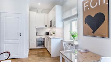 Suite monolocale Classic, non fumatori, vista cortile | Area soggiorno
