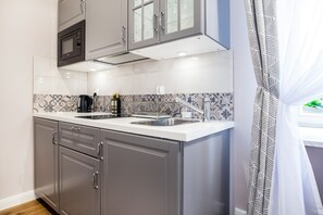 Comfort Studio Suite, Non Smoking, Ground Floor | Private kitchenette