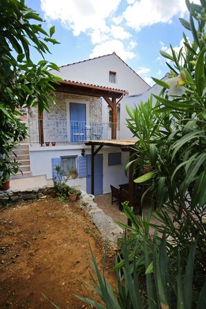 Exterior - Traditional holiday house by the sea (Preko)