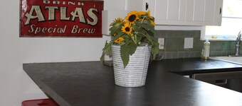 Charming Cottage in the Heart of the Historic District. Wonderful Getaway  