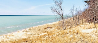 Philo- Beaches, Lk. Michigan, Pet Friendly, Fenced yard, Large Patio
