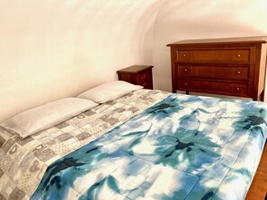 2 camere, una scrivania, ferro/asse da stiro, Wi-Fi gratuito