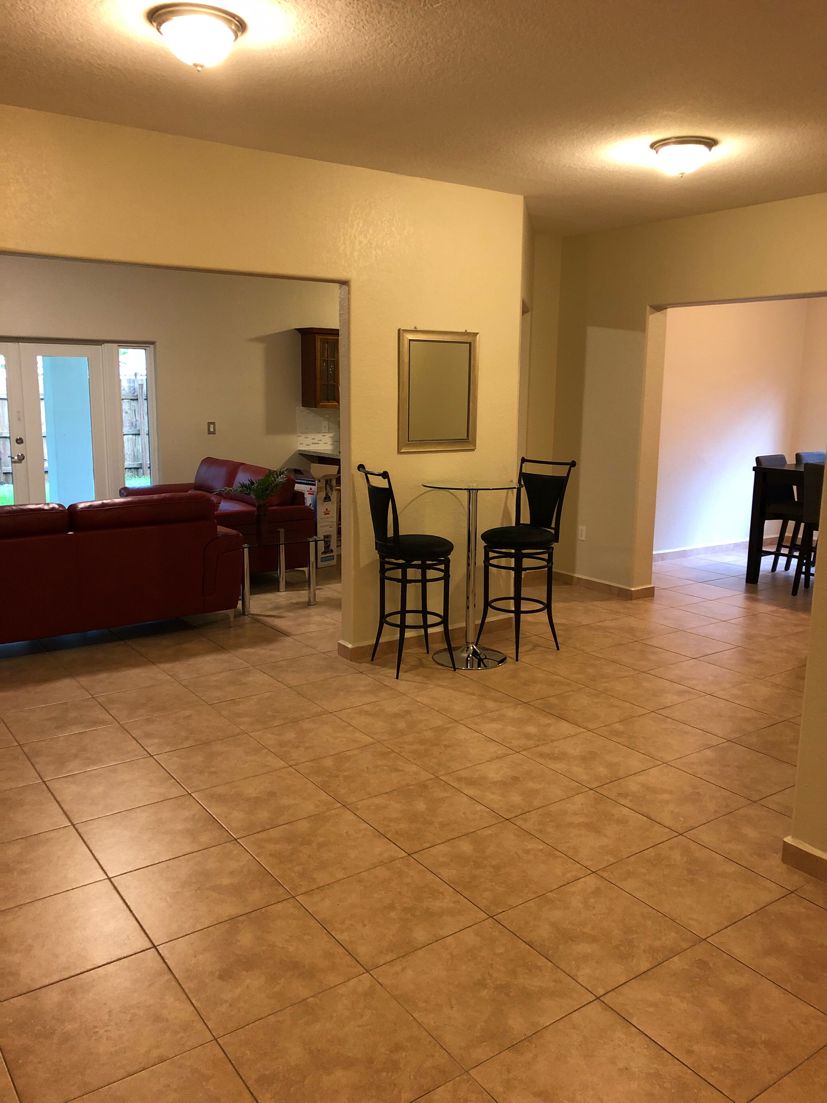 House 4 bedroom 2 bathroom 