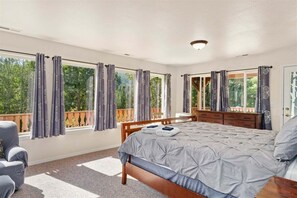 7 bedrooms, iron/ironing board, travel cot, free WiFi - Large Family Retreat | Hot Tub, Views & Game Room (Leavenworth)