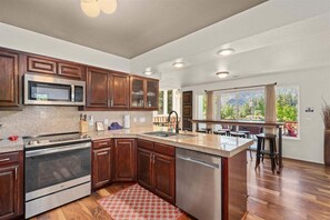 Fridge, microwave, oven, stovetop - Large Family Retreat | Hot Tub, Views & Game Room (Leavenworth)
