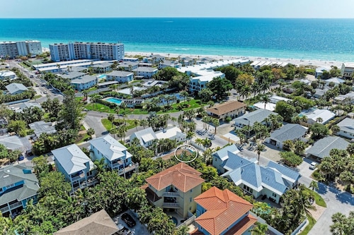 Spinnakers Cottages - Cabin 1 - Dog Friendly - 250 Steps to Beach, Pool