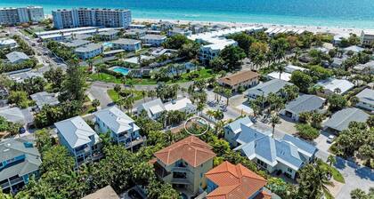 Spinnakers Cottages - Cabin 1 - Dog Friendly - 250 Steps to Beach, Pool