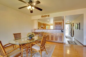 Dining - Kailua-Kona Condo w/ Resort Access & Ocean View! (Kailua-Kona)