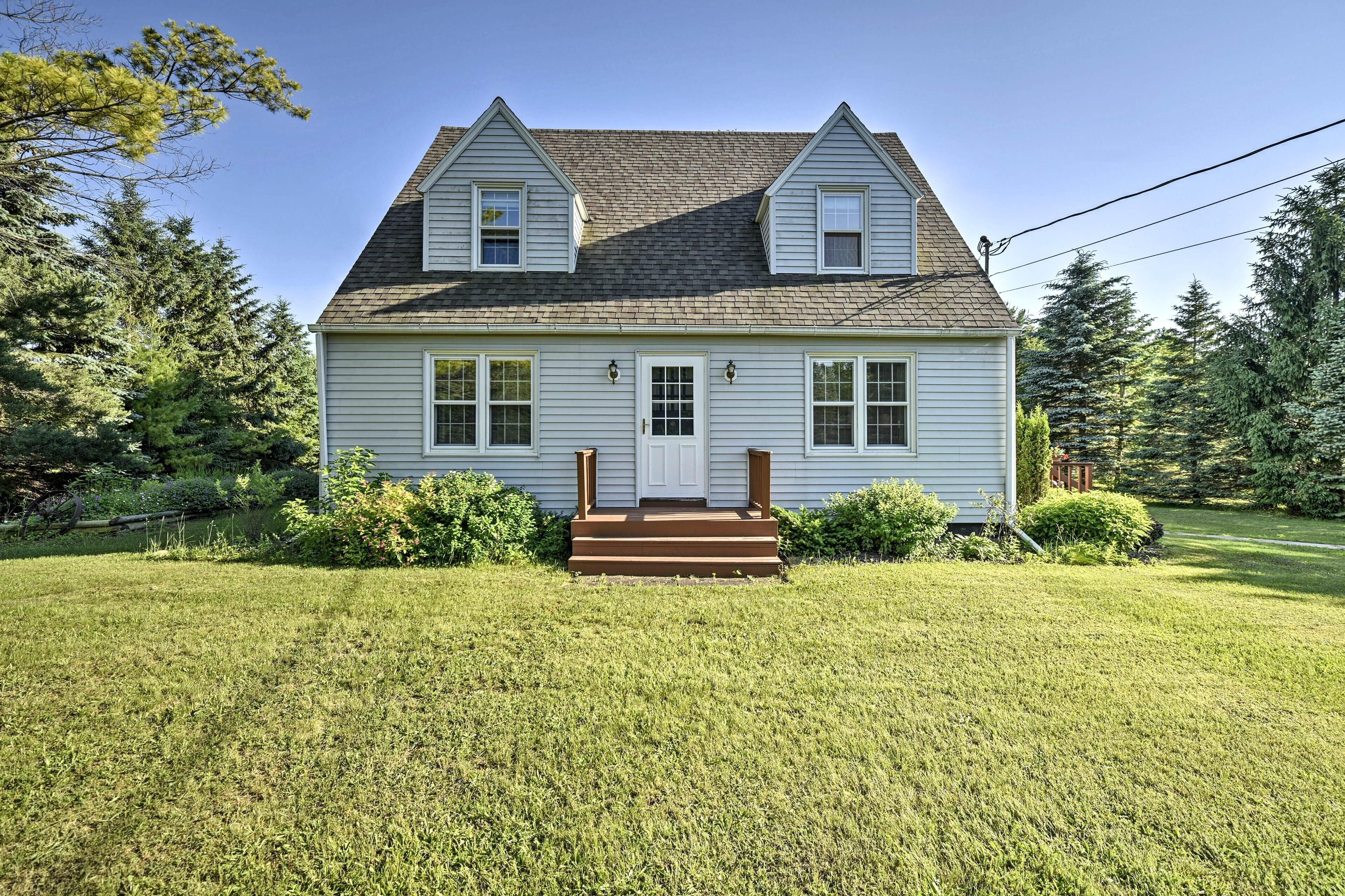 Family-Friendly Fish Creek 'Cape House' w/Fire Pit
