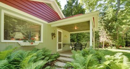 'Cherry Cottage' - Walk to Peninsula State Park!