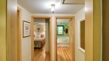 2 bedrooms, internet, bed sheets