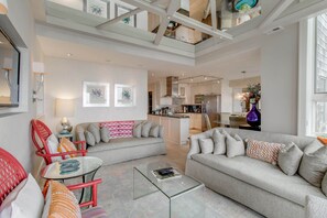 Una televisión, un reproductor estéreo