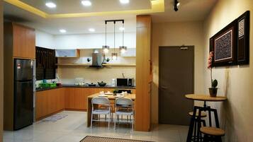 雪櫃、微波爐、焗爐、爐具