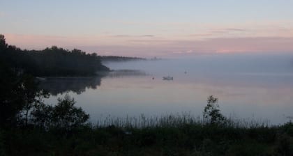 Mökki Bolmenista, josta on upeat näkymät järvelle