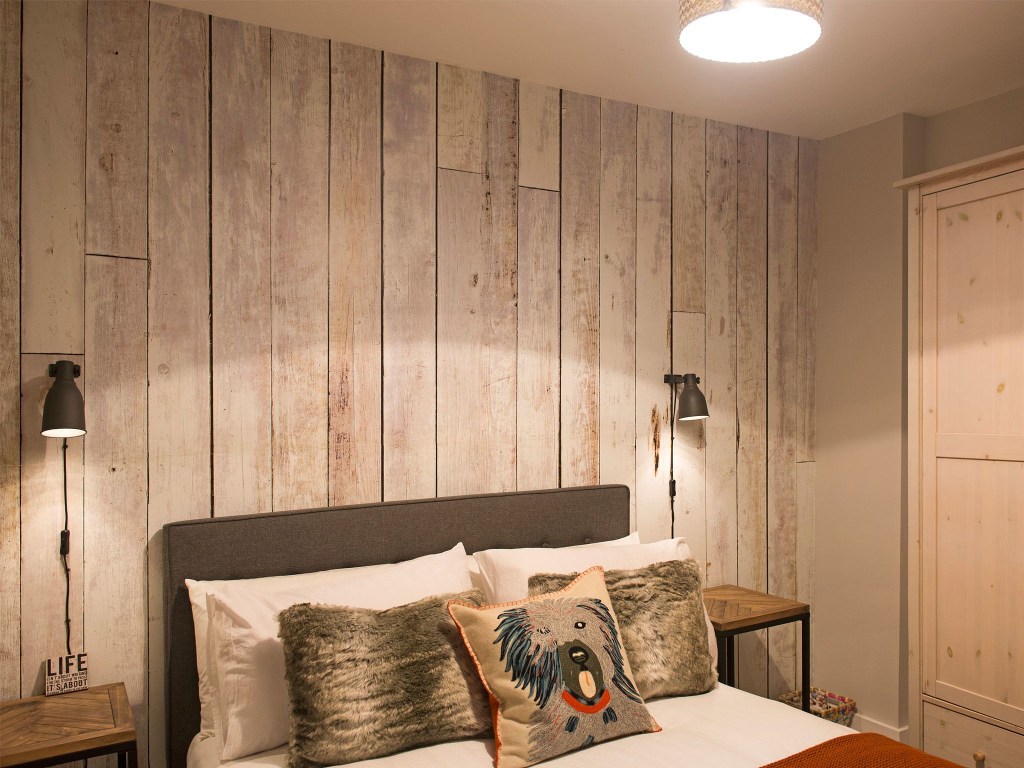 Luxury Apartment, 2 Bedrooms | 2 bedrooms, premium bedding, desk, iron/ironing board