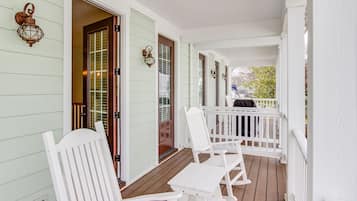 Family Townhome, 1 Bedroom | Terrace/patio
