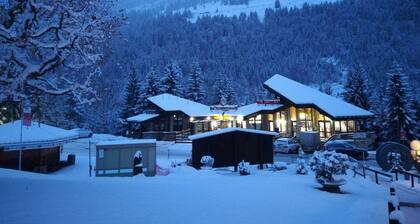 Viihtyisä ja romanttinen chalet-tyylinen huoneisto näköalalla vuorille: Ihanteellinen hiihtoon ja retkeilyyn