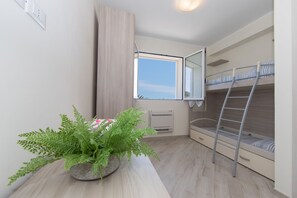 2 makuuhuonetta, silitysrauta/-lauta, internet, vuodevaatteet