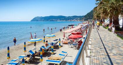 Serena 2 Amazing Sea View, Alassio, Italy