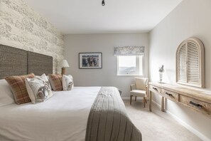 2 bedrooms, desk, iron/ironing board, travel cot - BYRE, Gattonside - sleeps 4 in 2 bedrooms (Melrose)