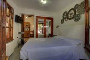 1 slaapkamer, een strijkplank/strijkijzer, gratis wifi, beddengoed