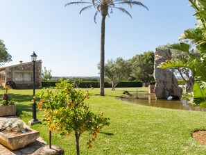 المنطقة المحيطة بالمنشأة