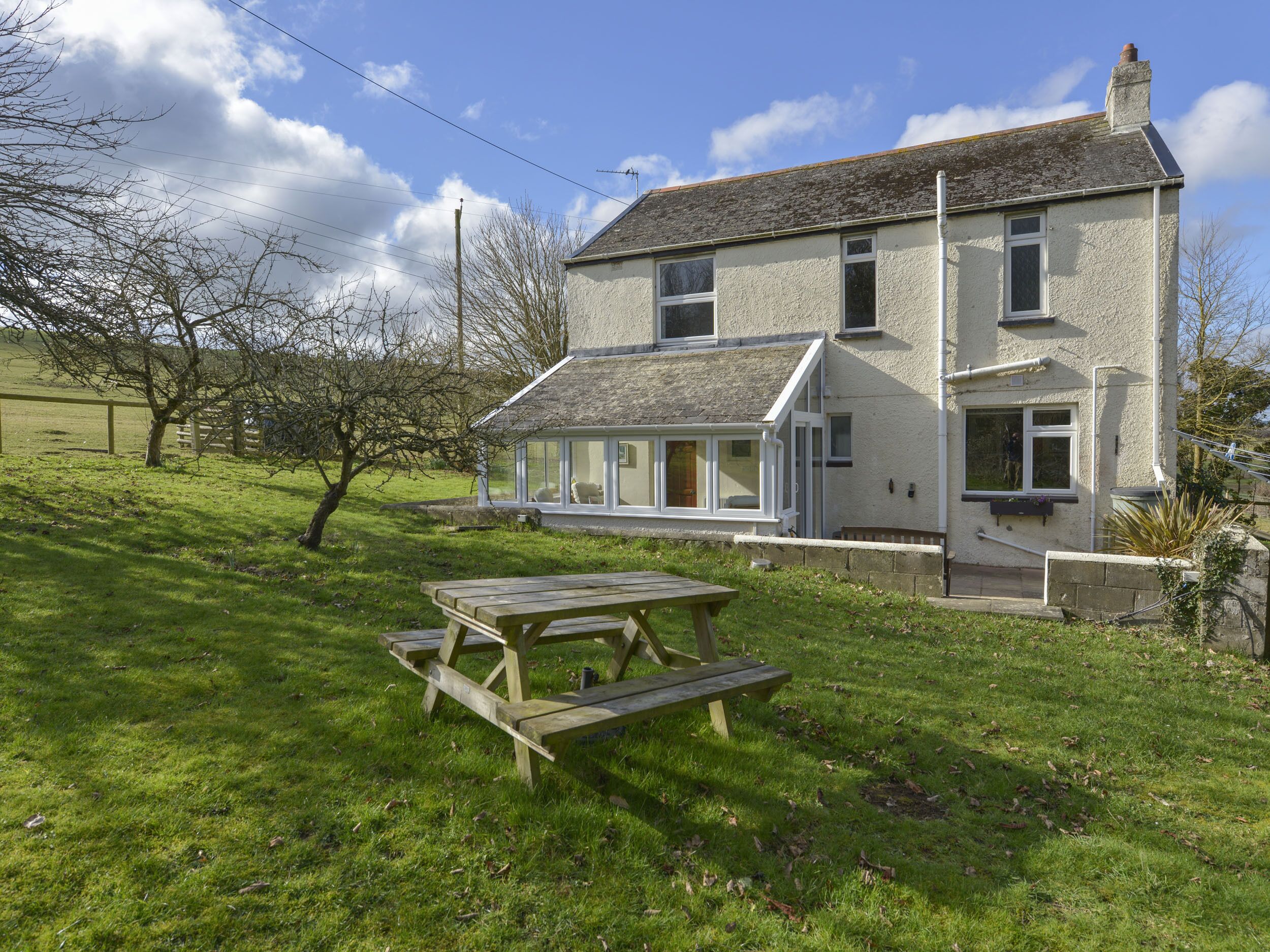 PILLHEAD COTTAGE, pet friendly, with pool in Bideford