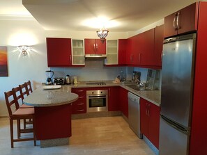 Fridge, microwave, oven, stovetop - Miraflores Borj Complex, AmiKa Suite (Tangier)