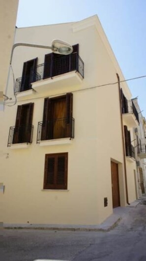 Exterior - House / Villa - CASA VACANZE AL MARE AFFITTO APPARTAMENTO sicilia terra del sole (Appartamento BELISARIO) RISERVA DELLO ZINGARO Dimora tipica .Last minute:febbraio €300 (Castellammare del Golfo)