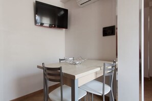 Dining - House / Villa - CASA VACANZE AL MARE AFFITTO APPARTAMENTO sicilia terra del sole (Appartamento BELISARIO) RISERVA DELLO ZINGARO Dimora tipica .Last minute:febbraio €300 (Castellammare del Golfo)