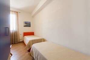 2 quartos, ferros/tábuas de passar roupa, Wi-Fi, roupa de cama